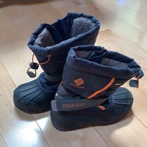 Boys Winter Boots Thinsulate liner size 2